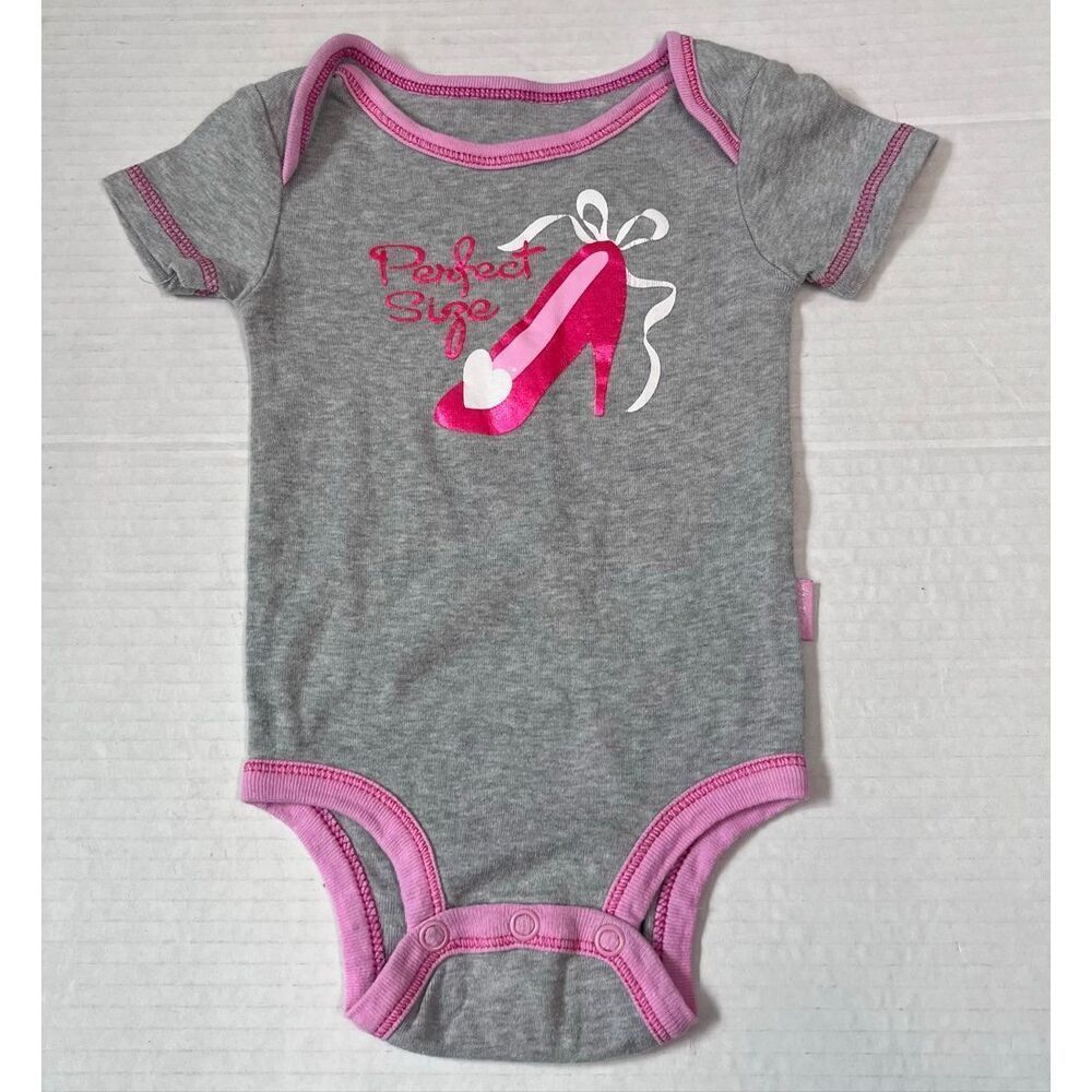 Disney Baby Perfect Size Cinderella Shoe Bodysuit   Size 3/6 Months